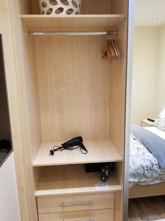 London Luxury Apartment 4 Bedroom Sleeps 12 People With 4 Bathrooms 1 Min Walk From Station Wanstead エクステリア 写真