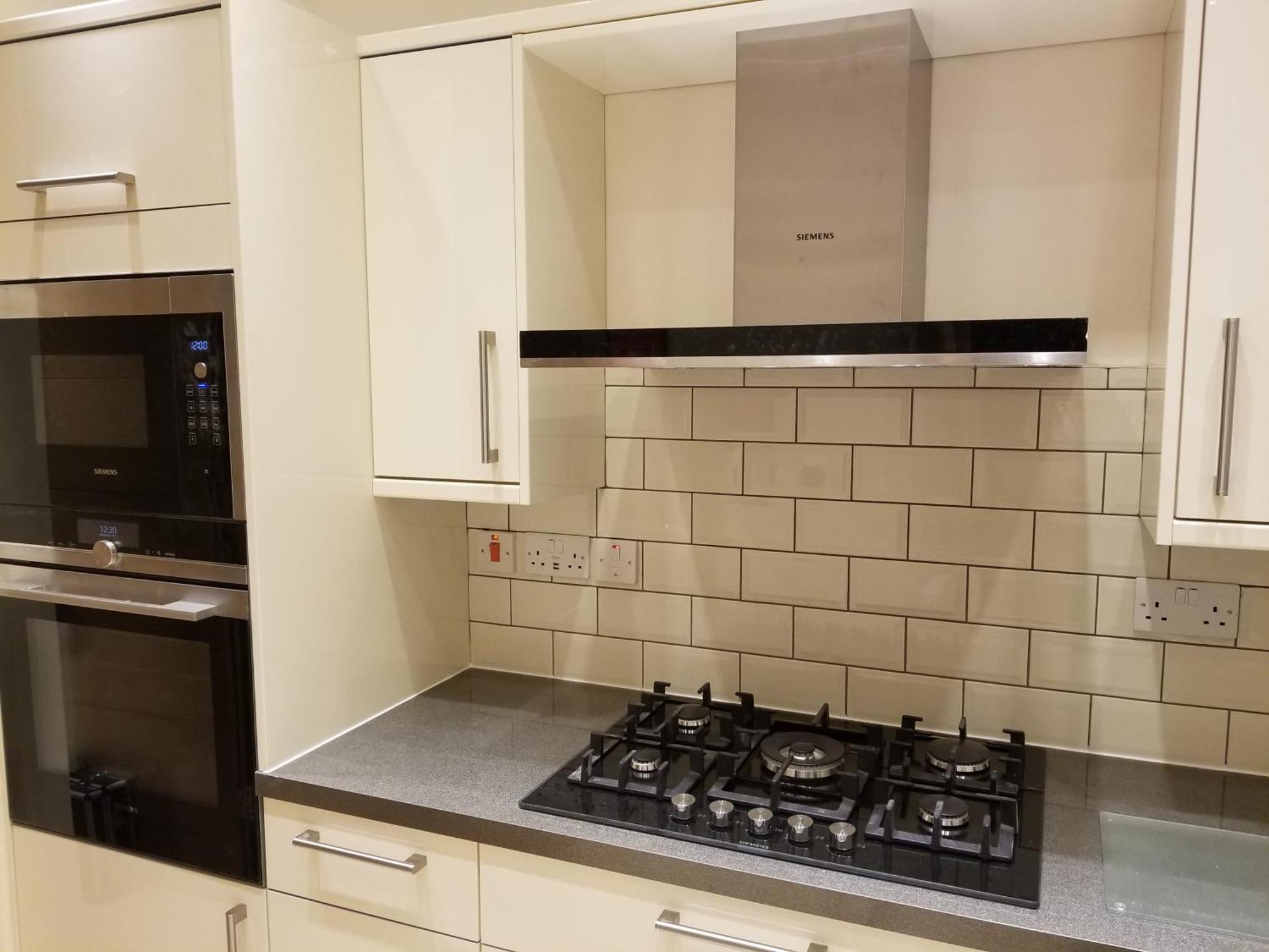 London Luxury Apartment 4 Bedroom Sleeps 12 People With 4 Bathrooms 1 Min Walk From Station Wanstead エクステリア 写真